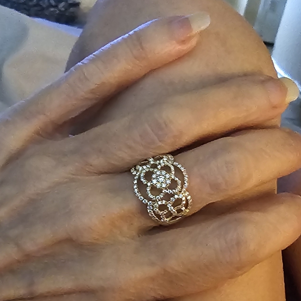 Elegant Gold Swirl Diamond Ring - Picture 7 of 7